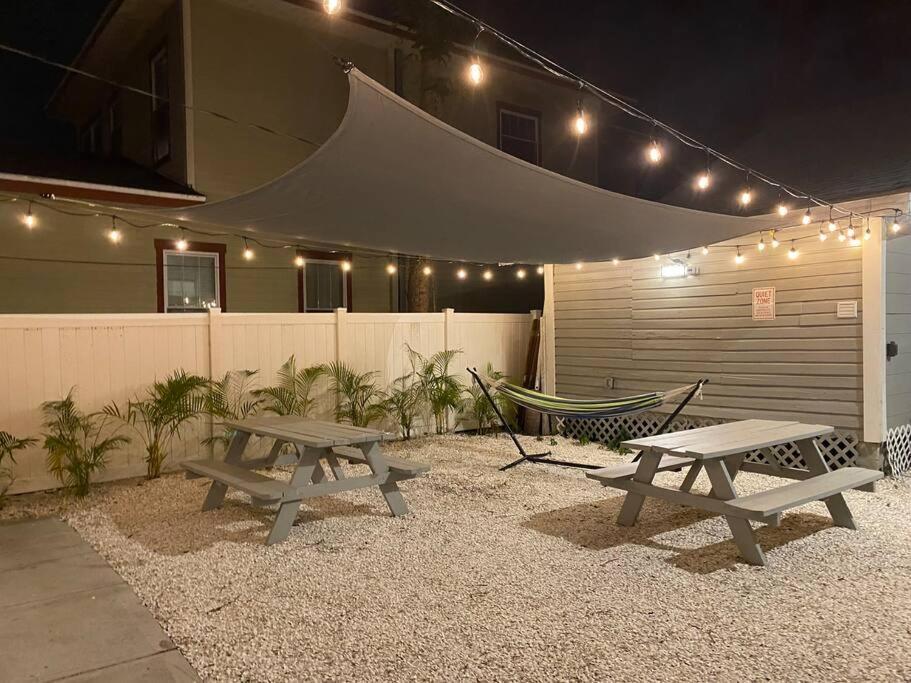 Chic Bungalow Apartment Steps From Armature Works & Downtown Riverwalk Tampa Extérieur photo
