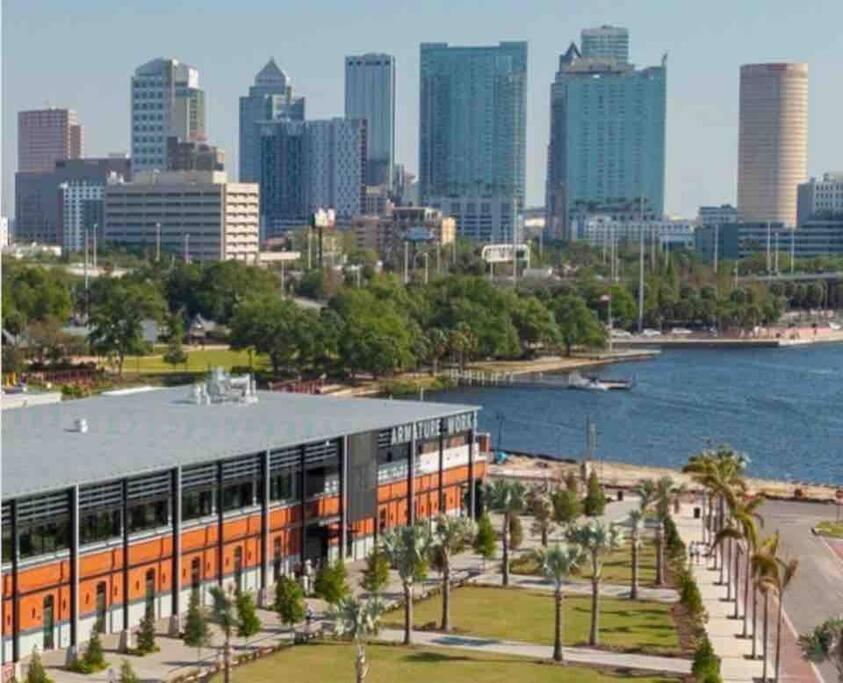 Chic Bungalow Apartment Steps From Armature Works & Downtown Riverwalk Tampa Extérieur photo