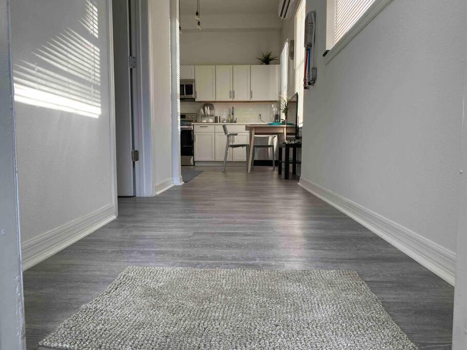Chic Bungalow Apartment Steps From Armature Works & Downtown Riverwalk Tampa Extérieur photo