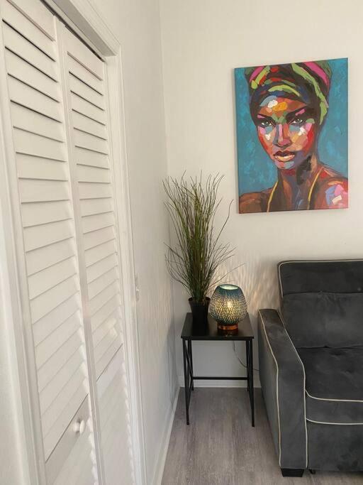 Chic Bungalow Apartment Steps From Armature Works & Downtown Riverwalk Tampa Extérieur photo