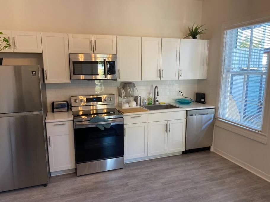 Chic Bungalow Apartment Steps From Armature Works & Downtown Riverwalk Tampa Extérieur photo