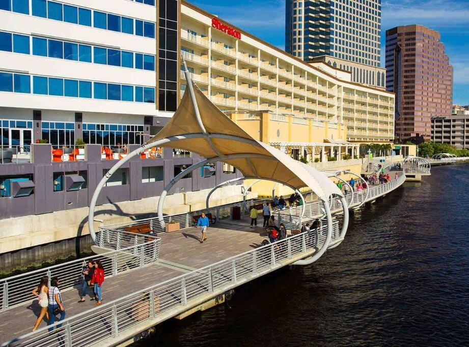 Chic Bungalow Apartment Steps From Armature Works & Downtown Riverwalk Tampa Extérieur photo